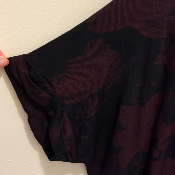 Boohoo black and red v-neck t-shirt, M/L - Picture 2 of 5